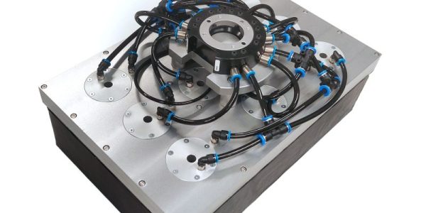 Multi-material aerospace lay-up: Enhanced A4 gripper for complex geometries and tacky materials