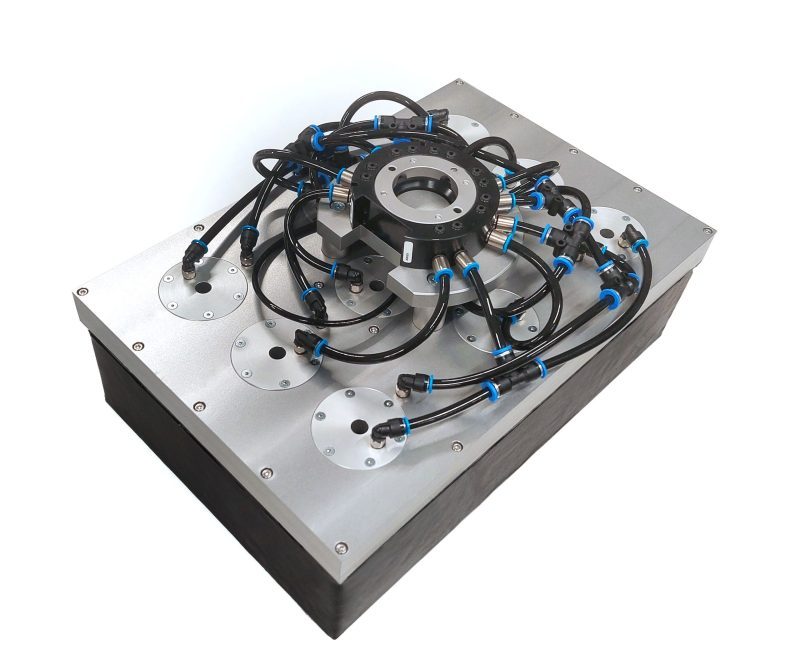 Multi-material aerospace lay-up: Enhanced A4 gripper for complex geometries and tacky materials